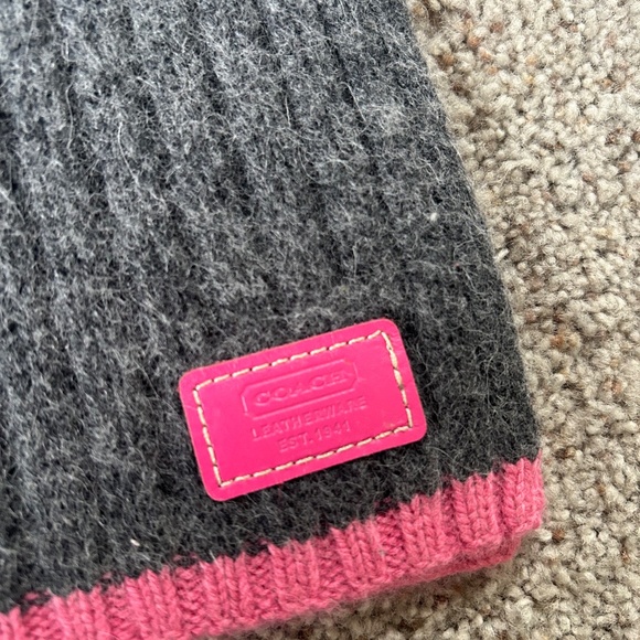 Authentic Coach Wool and Cashmere Scarf - Picture 4 of 5